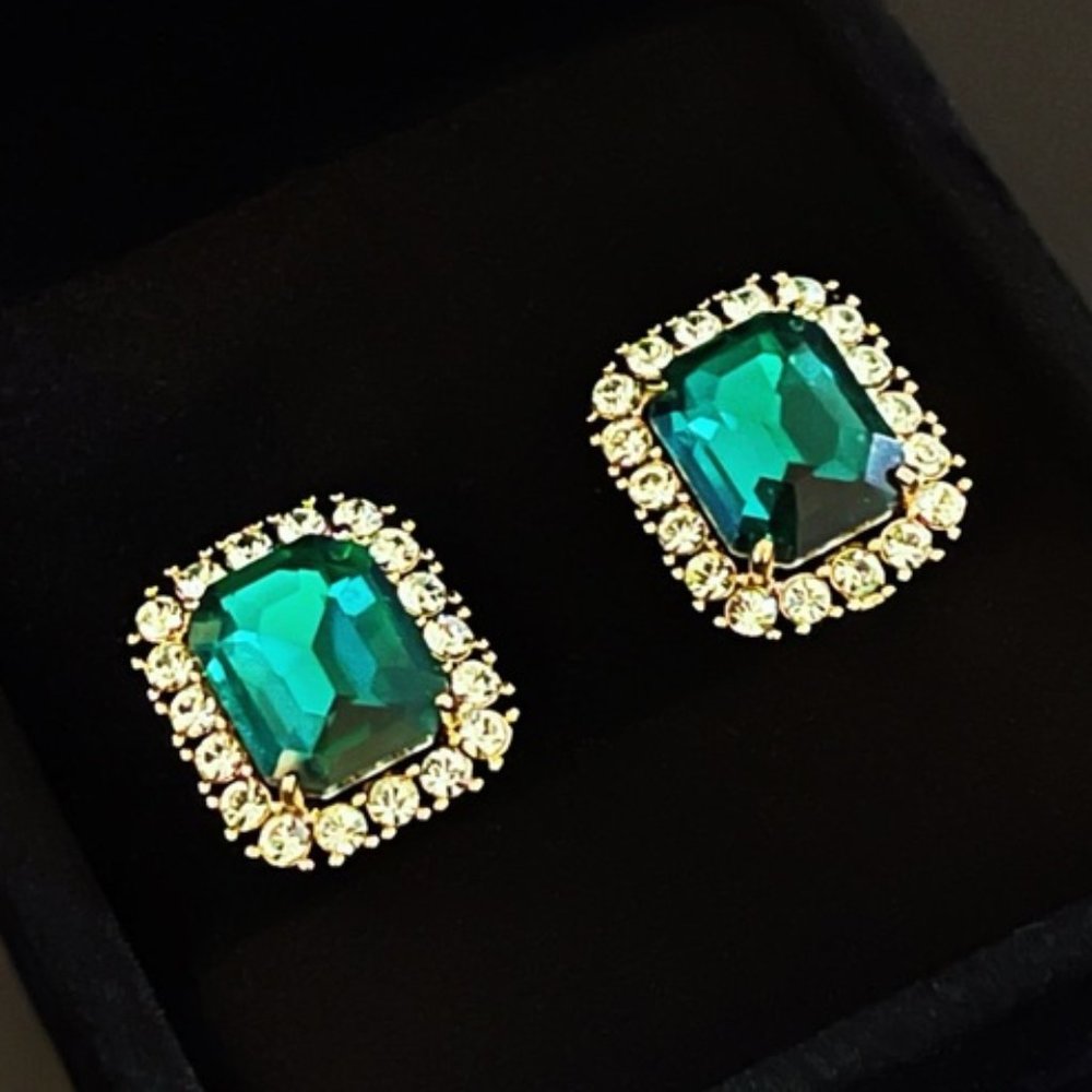 ✨Stunning 12k GP Cubic Zirconia Stud Earrings